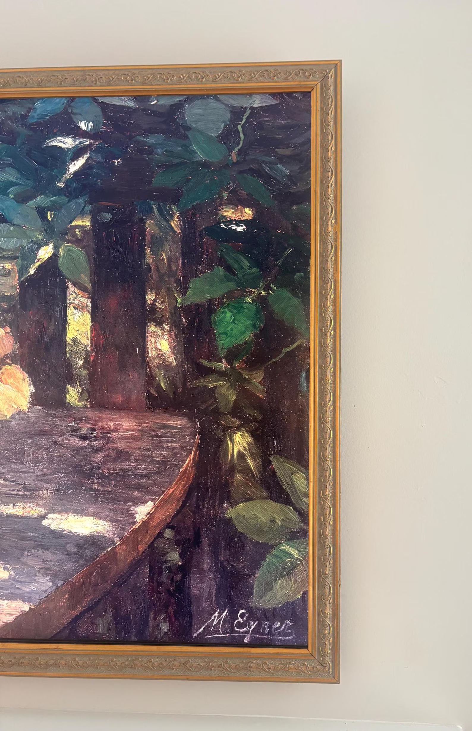 'The Phoebe' TV Frame